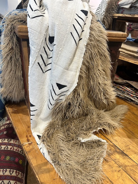 One a kind Throws